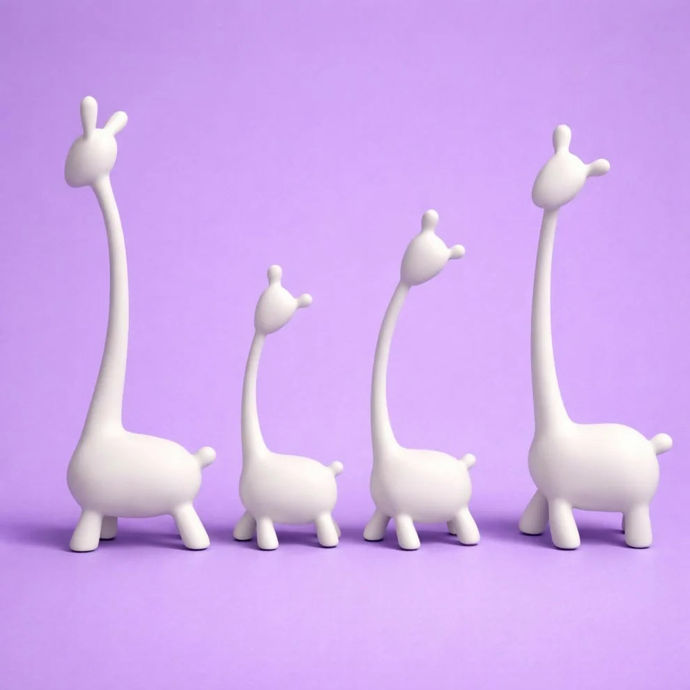 Modern Giraffe Family Figurines – Elegant Home Decor Set of 4