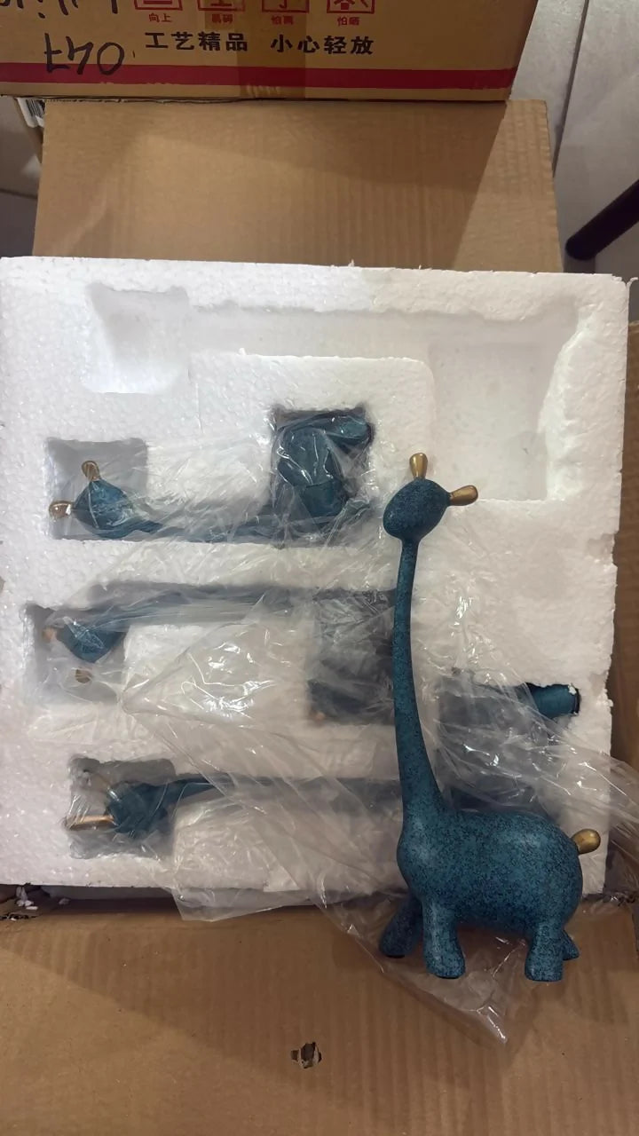 Modern Giraffe Family Figurines – Elegant Home Decor Set of 4