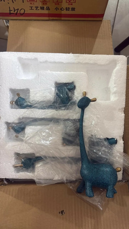 Modern Giraffe Family Figurines – Elegant Home Decor Set of 4